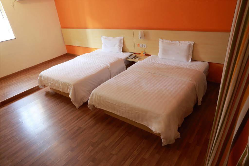 7 Days Inn Shanghai Xujiahui Caobao Road Subway Station Branch Xuhui Exterior foto