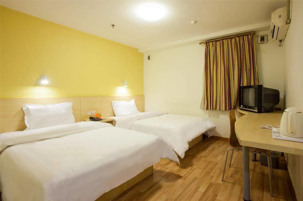 7 Days Inn Shanghai Xujiahui Caobao Road Subway Station Branch Xuhui Exterior foto