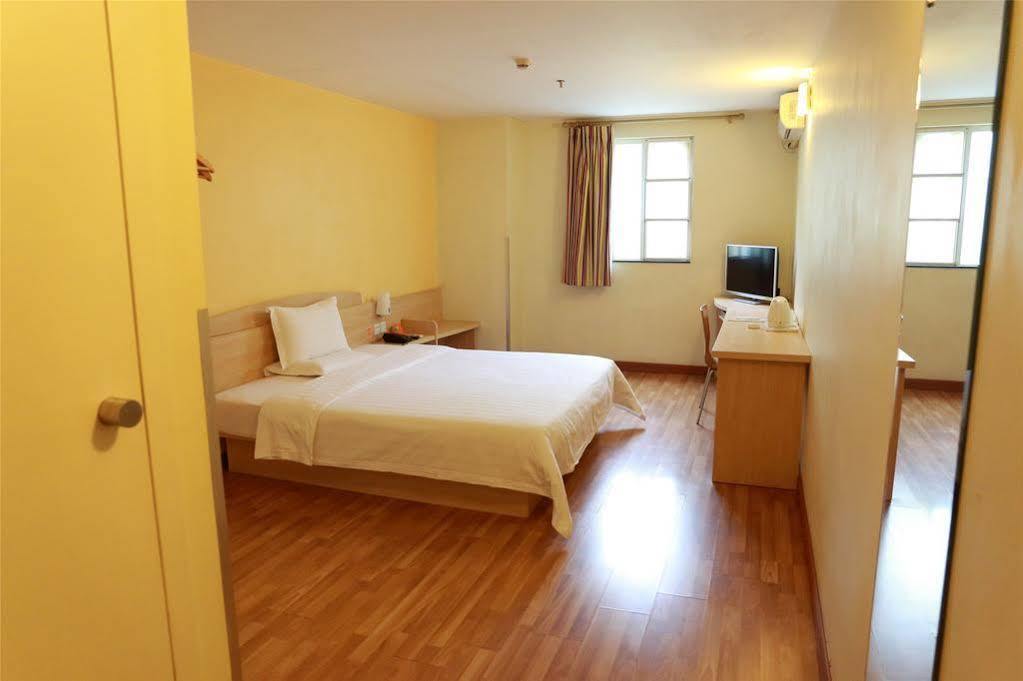 7 Days Inn Shanghai Xujiahui Caobao Road Subway Station Branch Xuhui Exterior foto