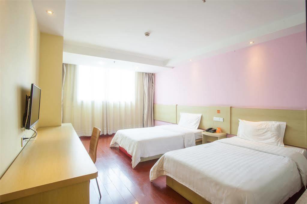7 Days Inn Shanghai Xujiahui Caobao Road Subway Station Branch Xuhui Exterior foto